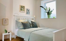 Restaurierter Altbau Mit Privatem Innenhof & Parkplatz